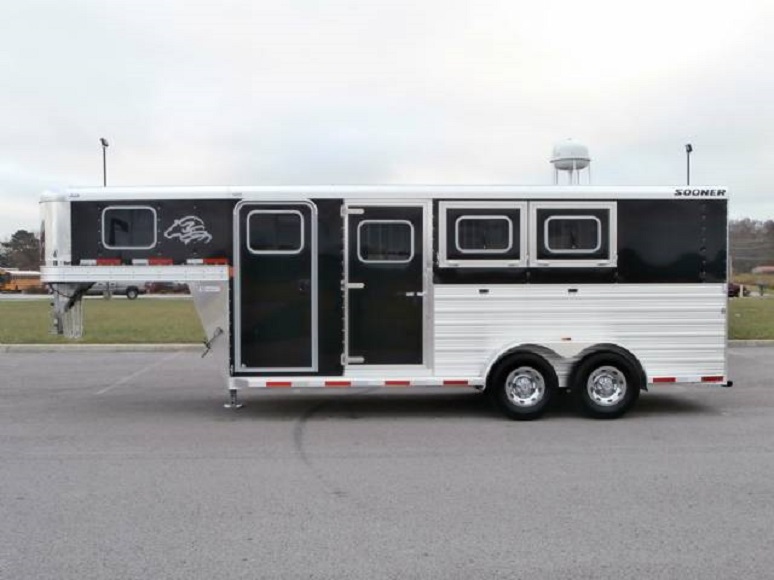 2014 Sooner Lariat 3 Horse Trailer