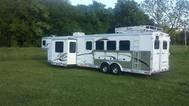 2007 Bison Stratus 4 Horse LQ